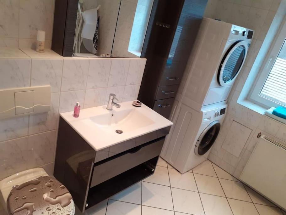 Schoene Und Ruhige Ferienwohnung In Ottendorf Зебниц Экстерьер фото